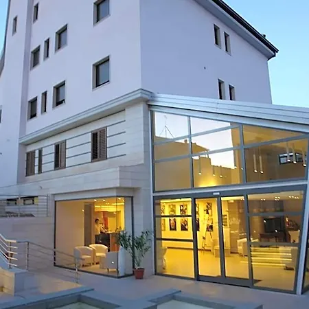 Отель Hotel Corona 3*