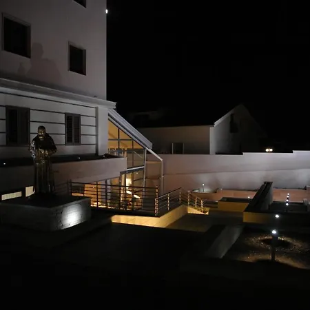 ホテル Hotel Corona 3*