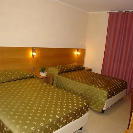 Отель Hotel Corona 3*
