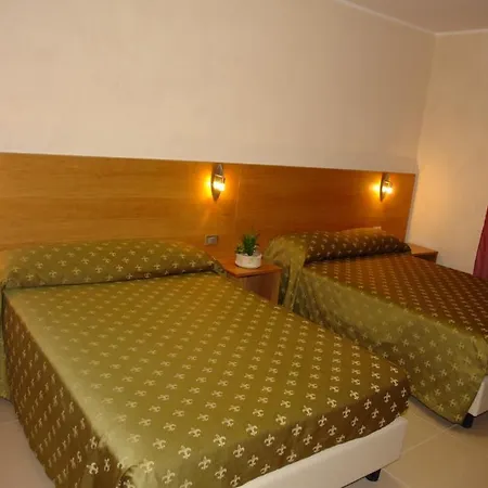 Отель Hotel Corona 3*